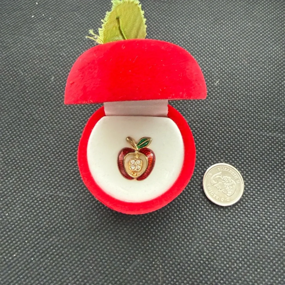 Vintage Red Apple velvet Jewelry Box with Gold and Red Apple lapel pin. - Picture 4 of 10